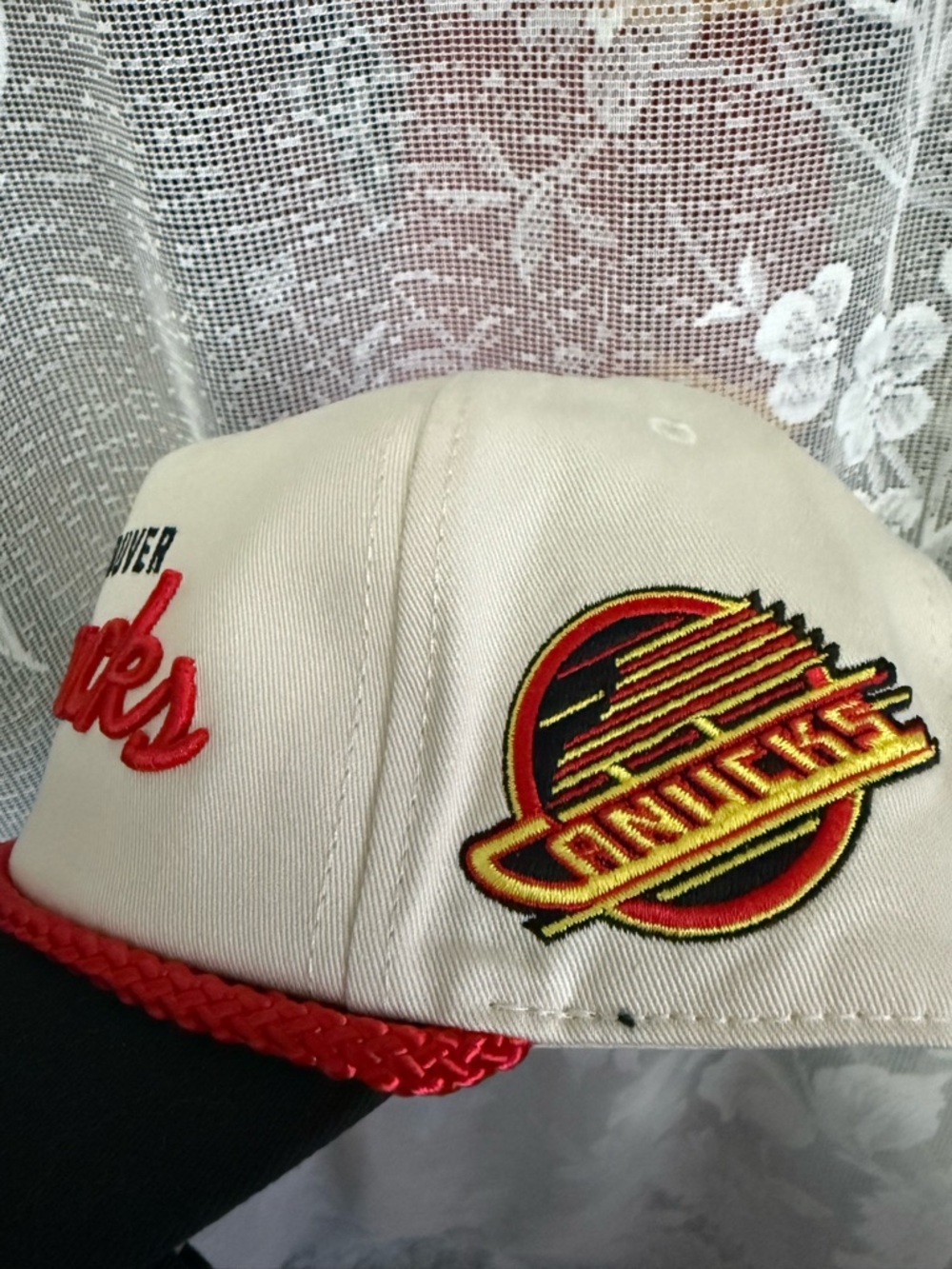 American Needle Vancouver Canucks snapback hat - Picture 4 of 6